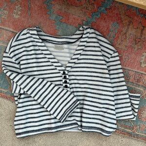 URBAN OUTFITTERS SWEATER